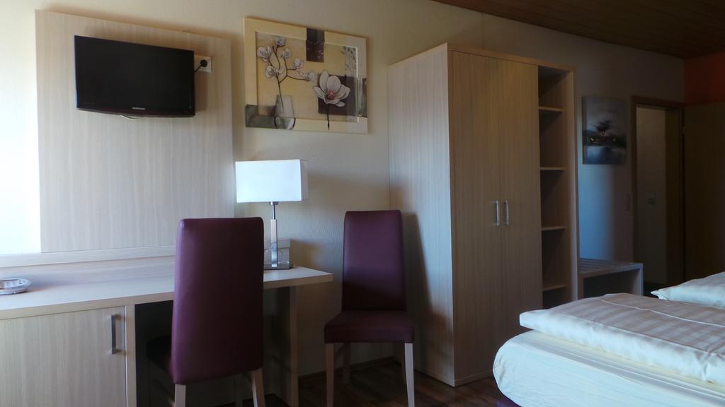 Rhoenblick Landhotel - Restaurant - Countrypub Petersberg  Quarto foto
